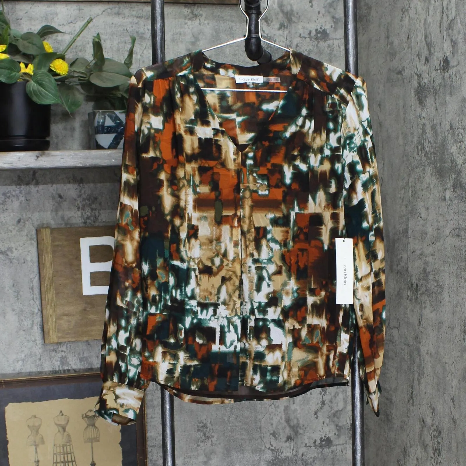 Calvin Klein Women's Printed V-Neck Top M3HAZ619