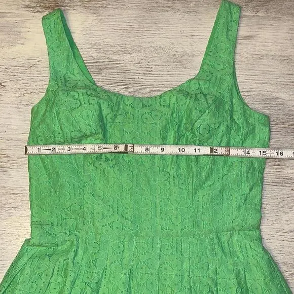 EUC Lilly Pulitzer Green Eyelet Lace Fit and Flare Dress Size 4