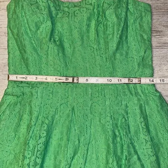 EUC Lilly Pulitzer Green Eyelet Lace Fit and Flare Dress Size 4