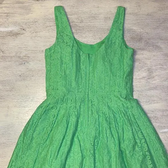 EUC Lilly Pulitzer Green Eyelet Lace Fit and Flare Dress Size 4