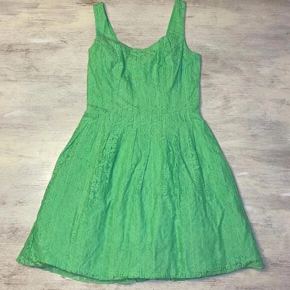 EUC Lilly Pulitzer Green Eyelet Lace Fit and Flare Dress Size 4
