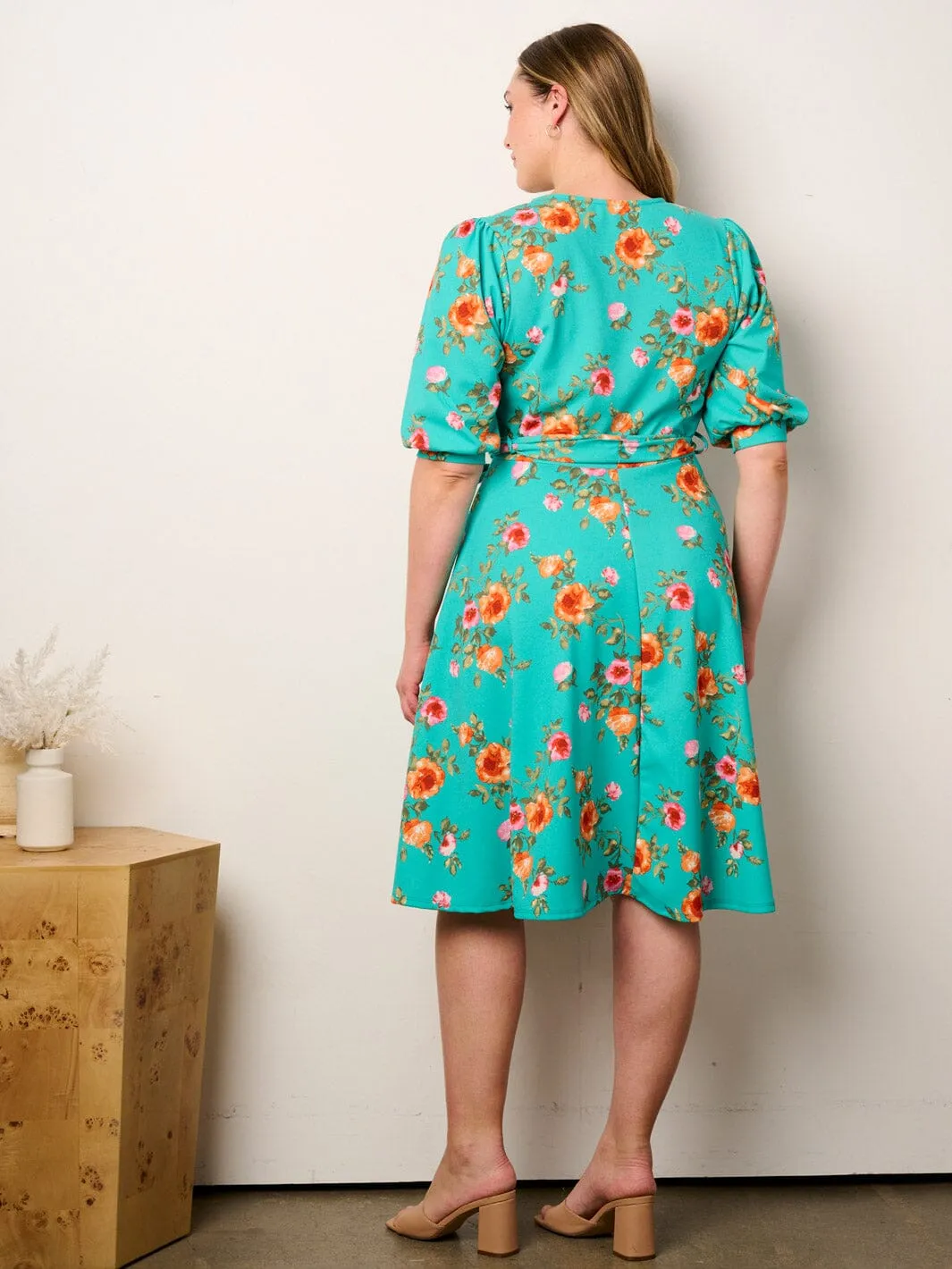 PLUS SIZE SHORT SLEEVE SURPLICE FIT & FLARE FLORAL MIDI DRESS