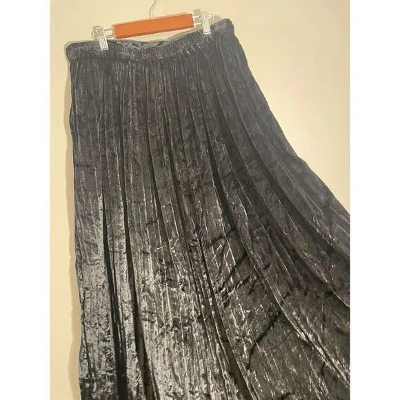 Soft Surroundings Women’s Vivian Maxi Skirt Size Small Black Velvet Pleated EUC