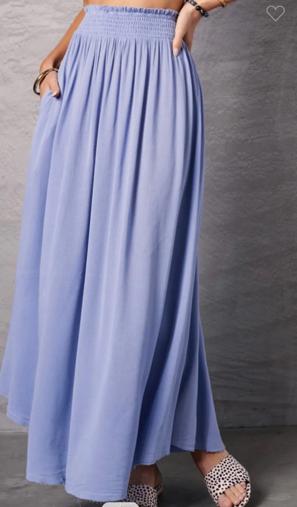 Timeless skirt with pockets!