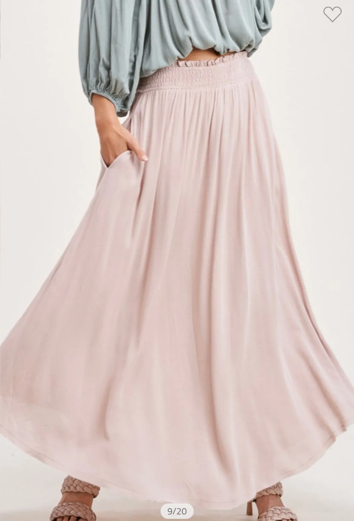Timeless skirt with pockets!