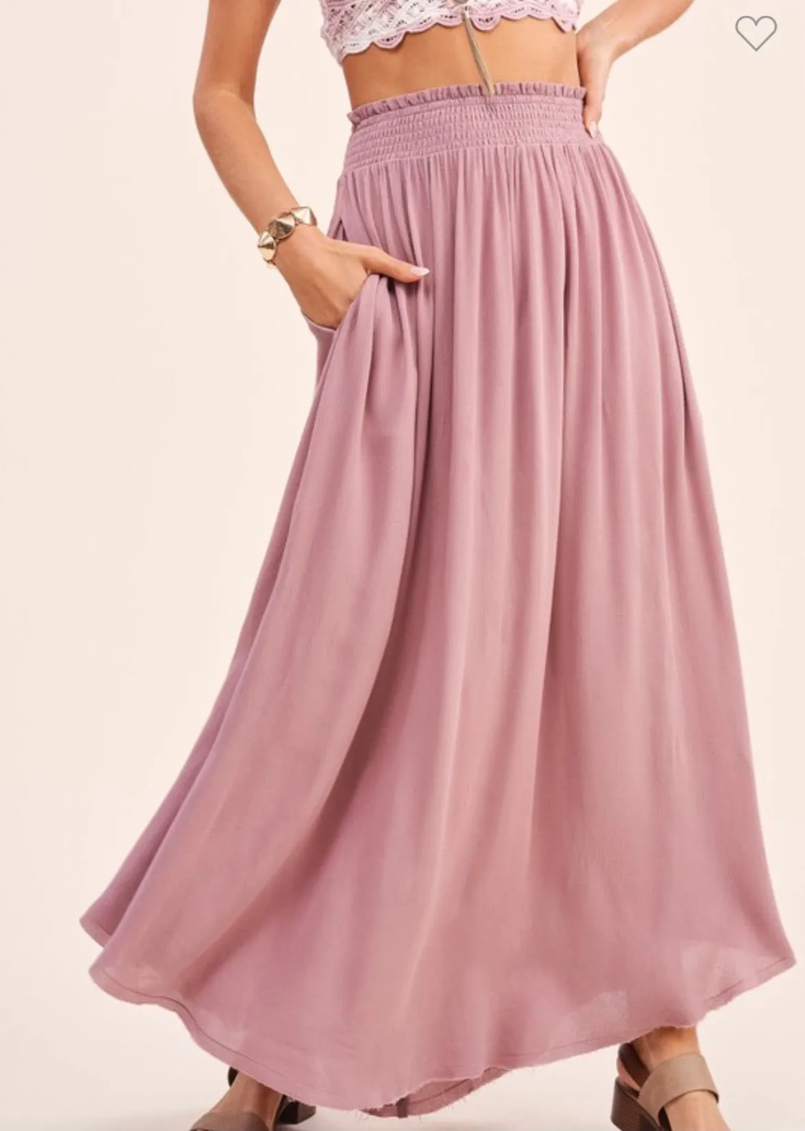 Timeless skirt with pockets!