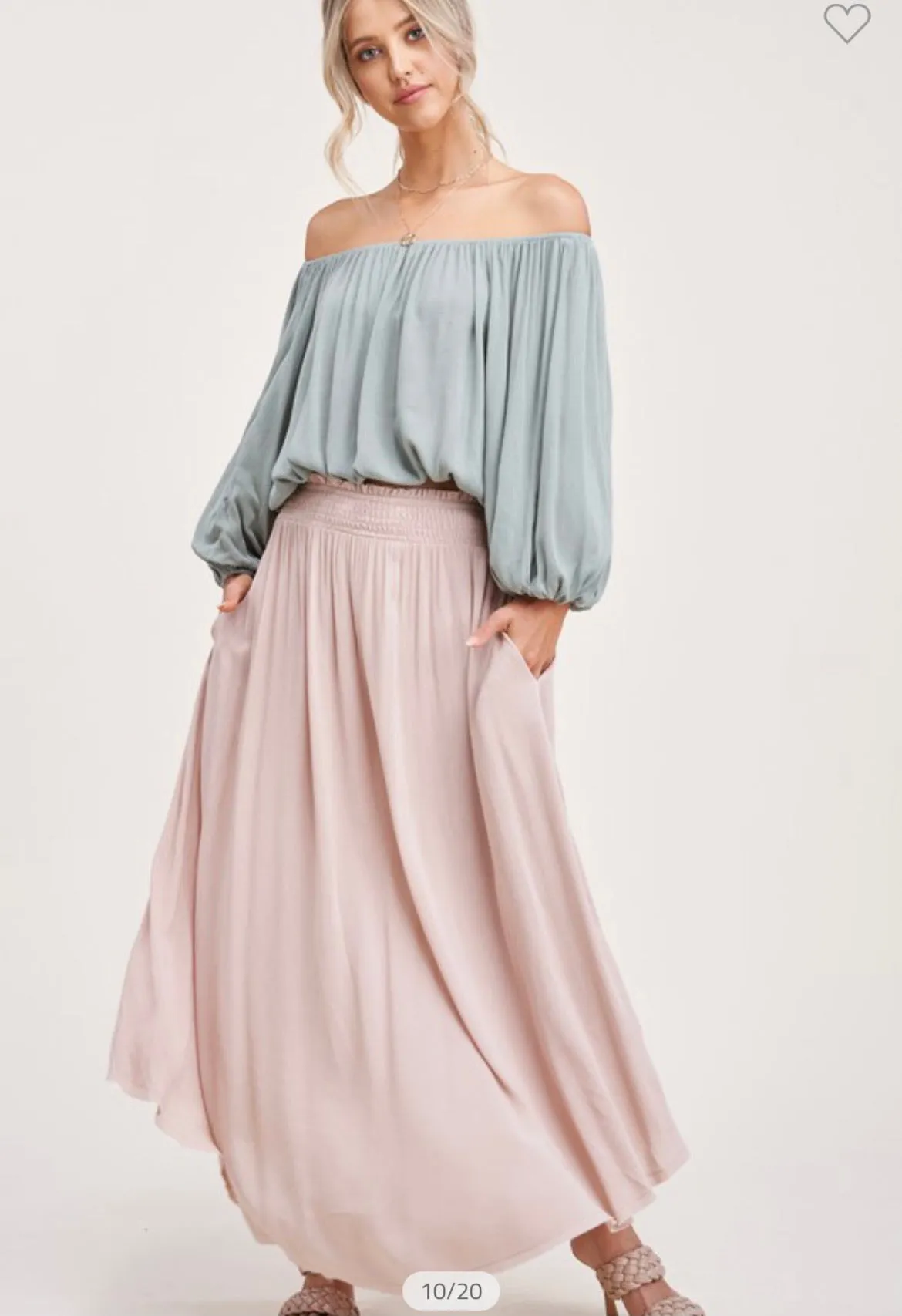 Timeless skirt with pockets!