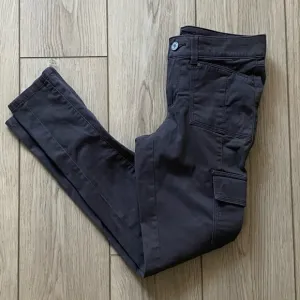 White House Black Market skinny leg 0R