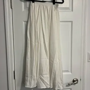White Silk Zipper Back - Size Small - NEW Maxi Skirt - NEVER WORN
