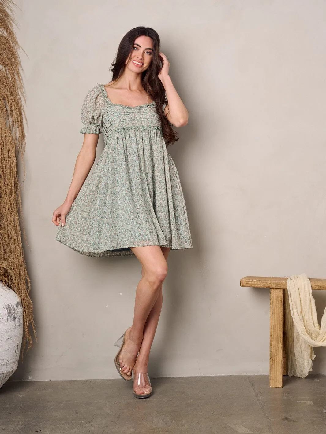 WOMEN'S SHORT SLEEVE RUCHED FIT & FLARE FLORAL MINI DRESS
